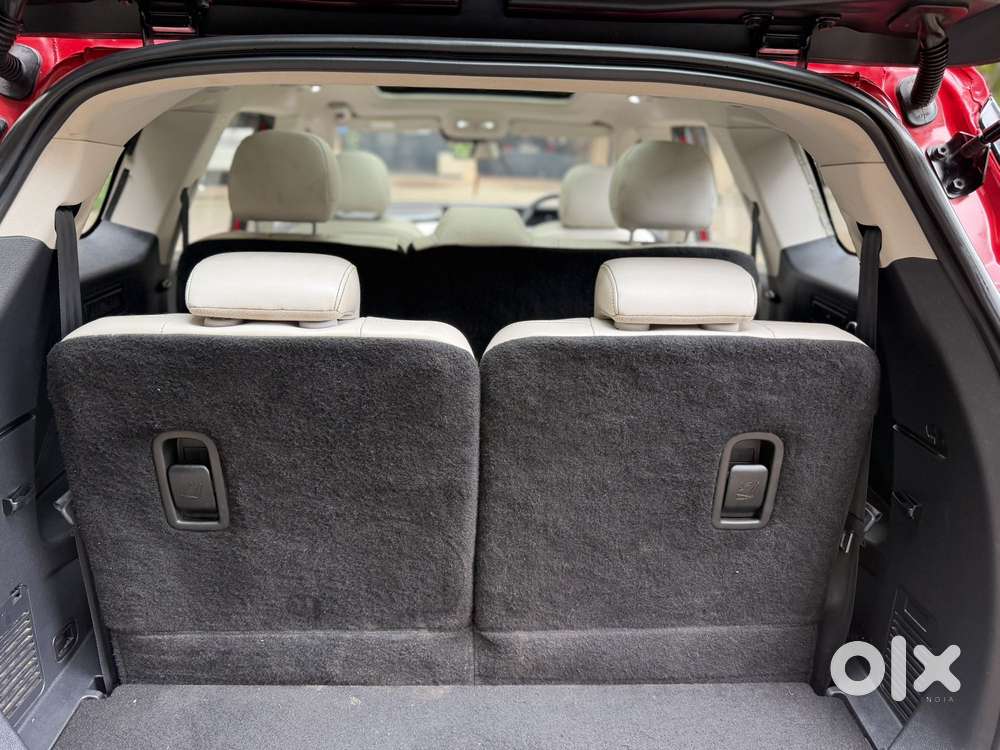 Mahindra Xuv700 2.0 Ax 7 Petrol Mt Str, 2022, Petrol