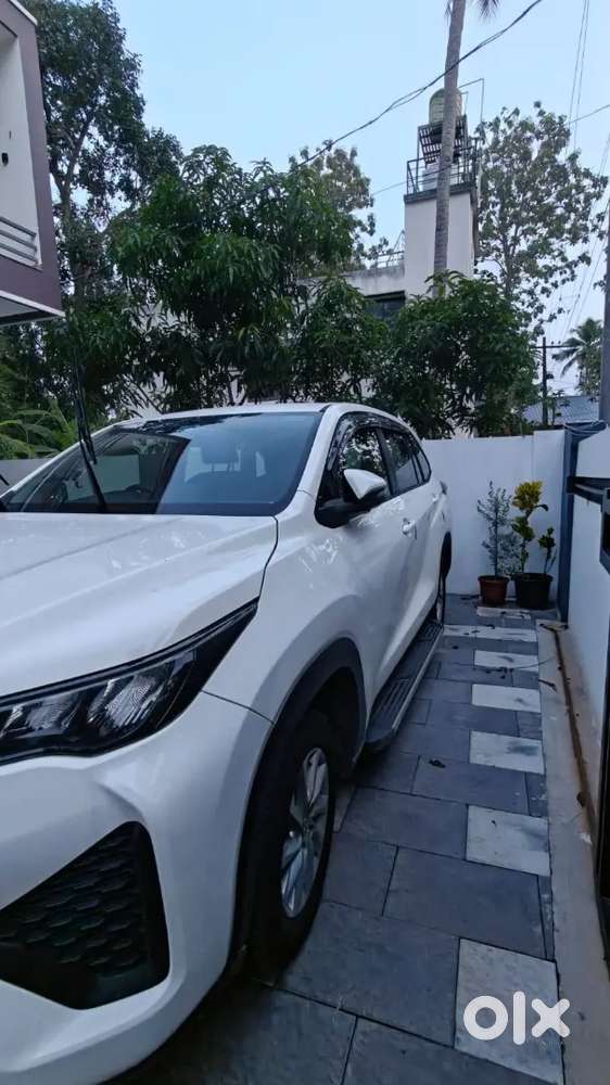 Toyota Innova Hycross 2025