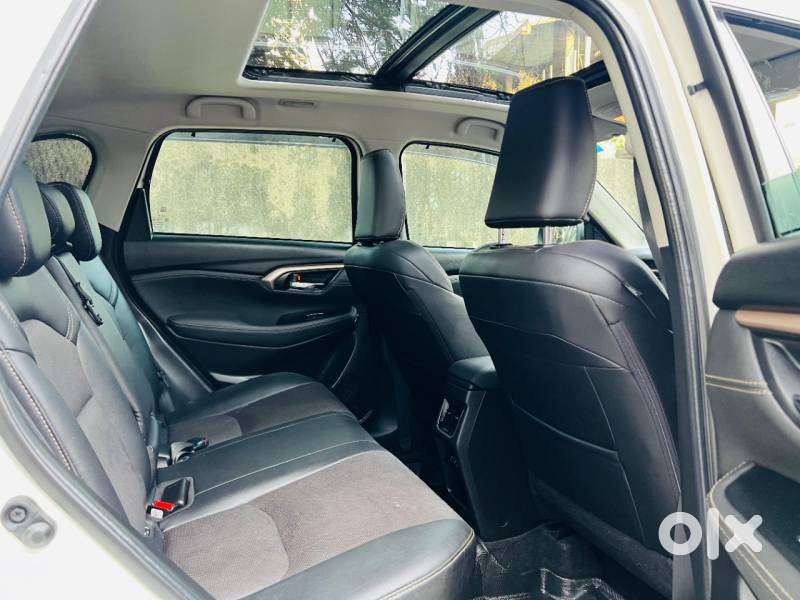 Maruti Suzuki Grand Vitara 1.5 Alpha Plus Intelligent Hybrid Ecvt, 2..