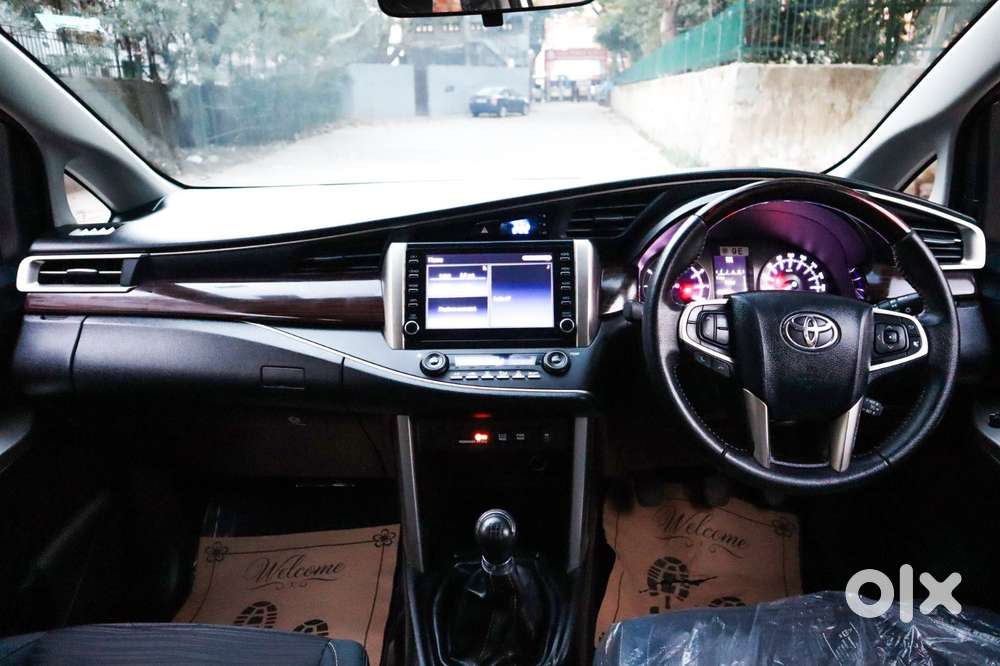 Toyota Innova Crysta 2.7 V, 2023, Petrol