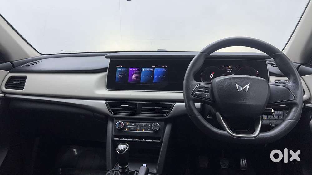 Mahindra Xuv700 2.0 Ax 5 Petrol Mt 7 Str, 2021, Petrol