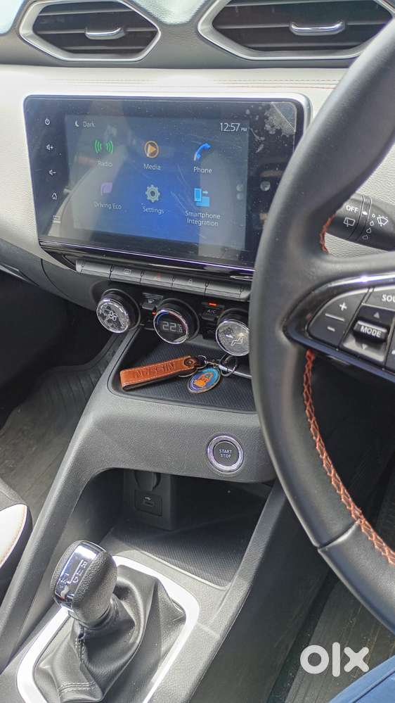 Nissan Magnite Kuro Edition Petrol Amt, 2025, Petrol