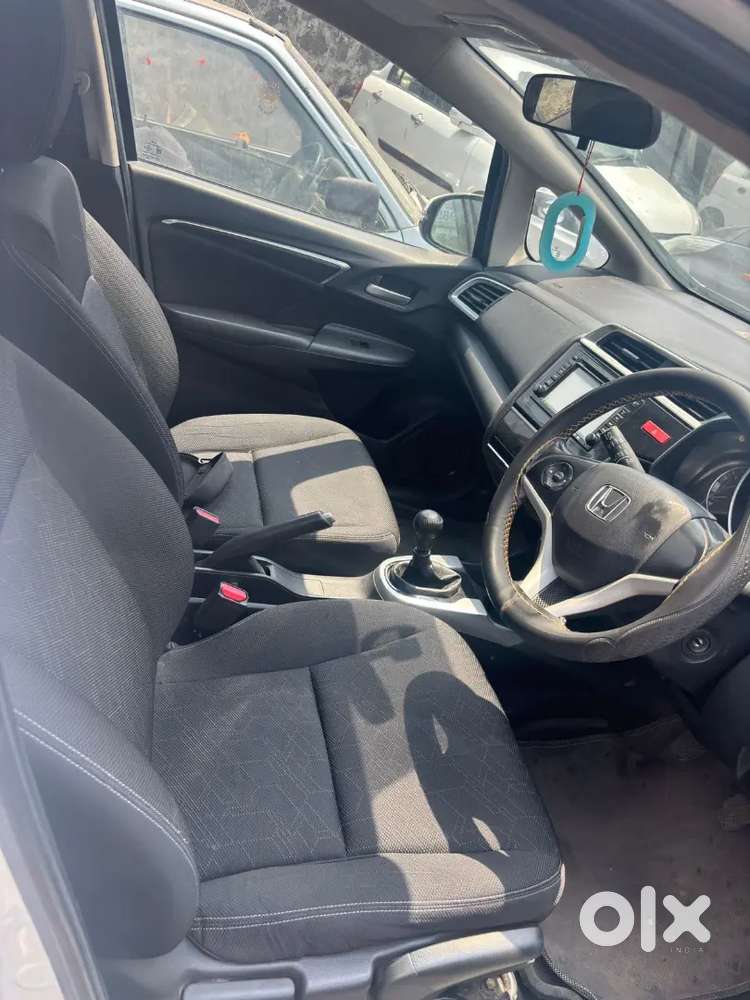 Honda Jazz 1.2 Vx Cvt I-vtec In Elegant White Color - 32,000 Km