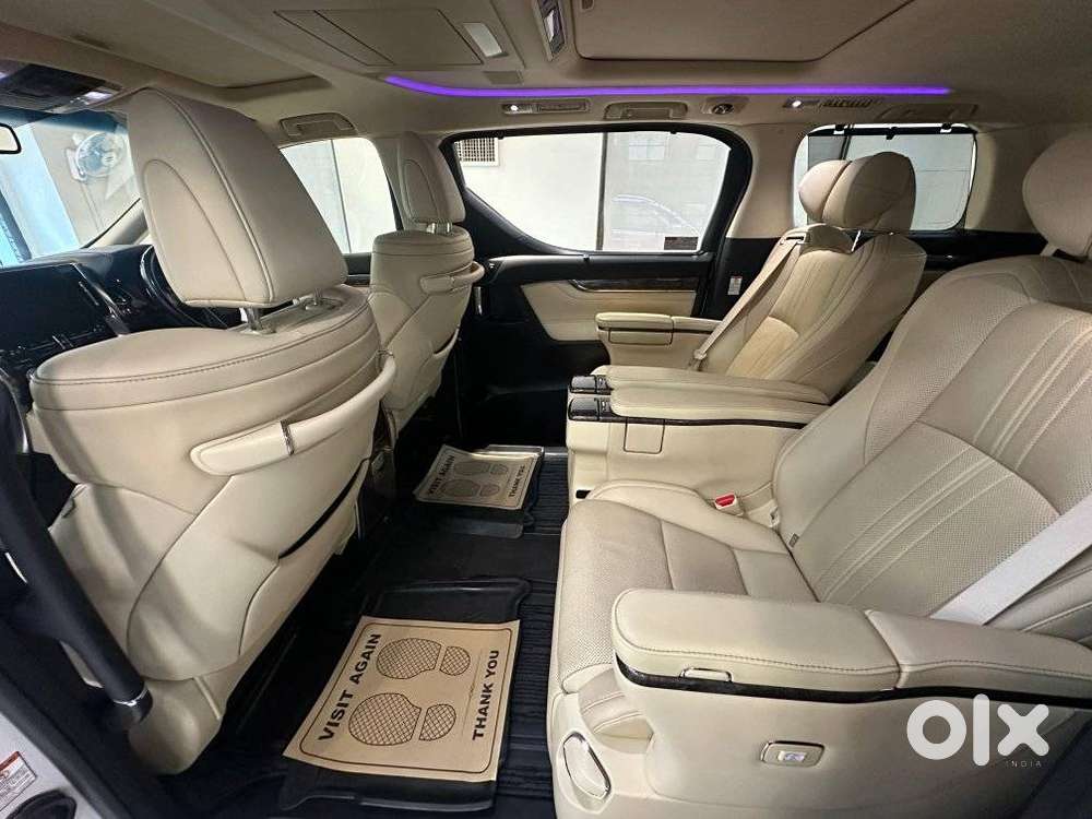 Toyota Vellfire 2.5 Executive Lounge, 2022, Petrol
