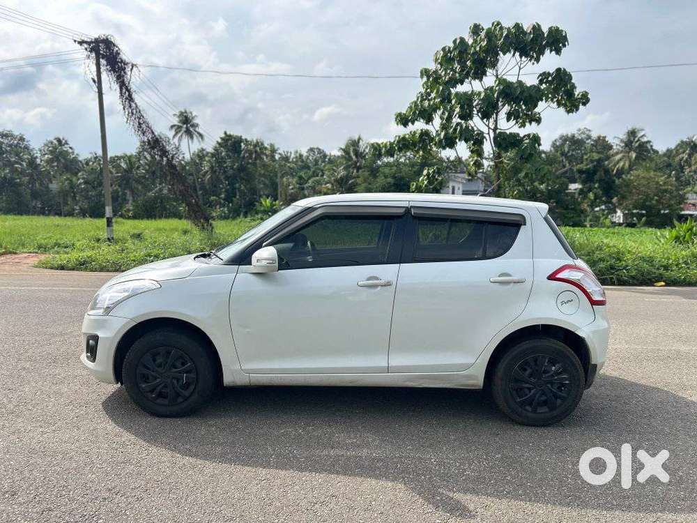 Maruti Suzuki Swift Vxi + Manual, 2017, Petrol