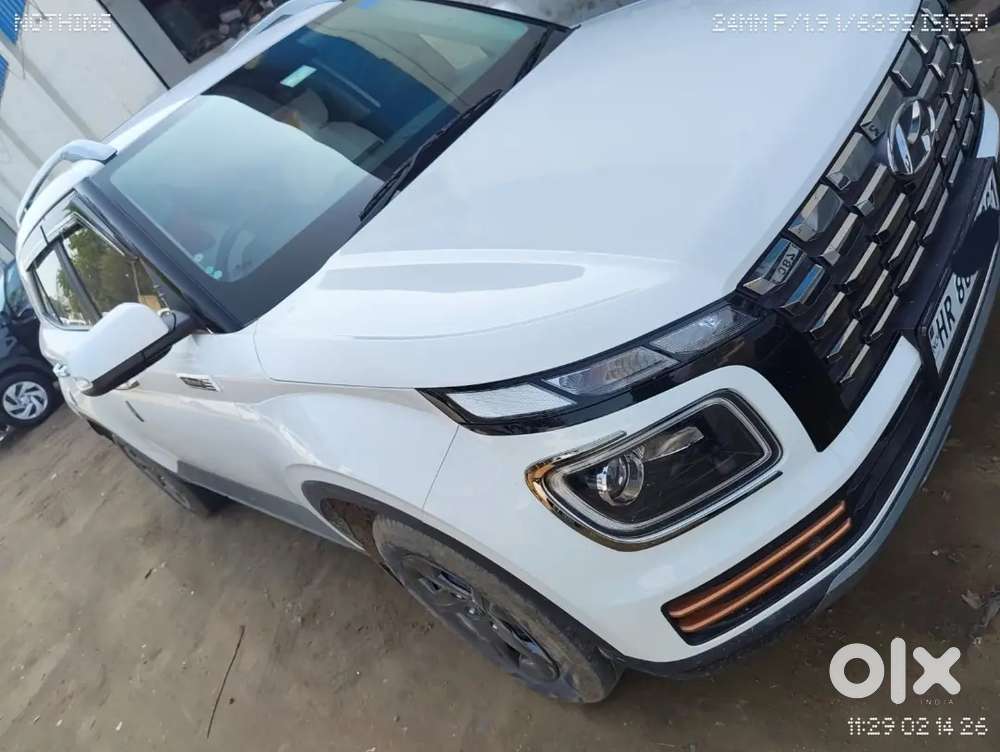 Hyundai Venue 2025 Petrol Well Maintained