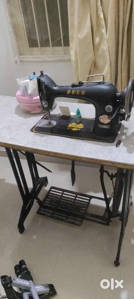 Arun full shuttle with motor Sewing machine