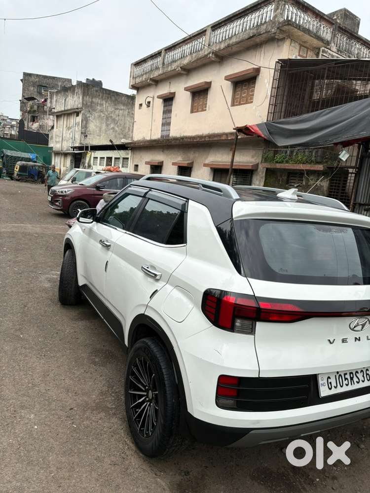 Hyundai Venue 2022 Petrol Well Maintained