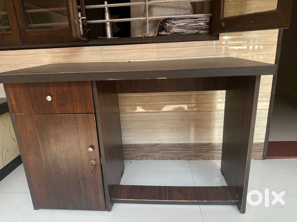 Computer table
