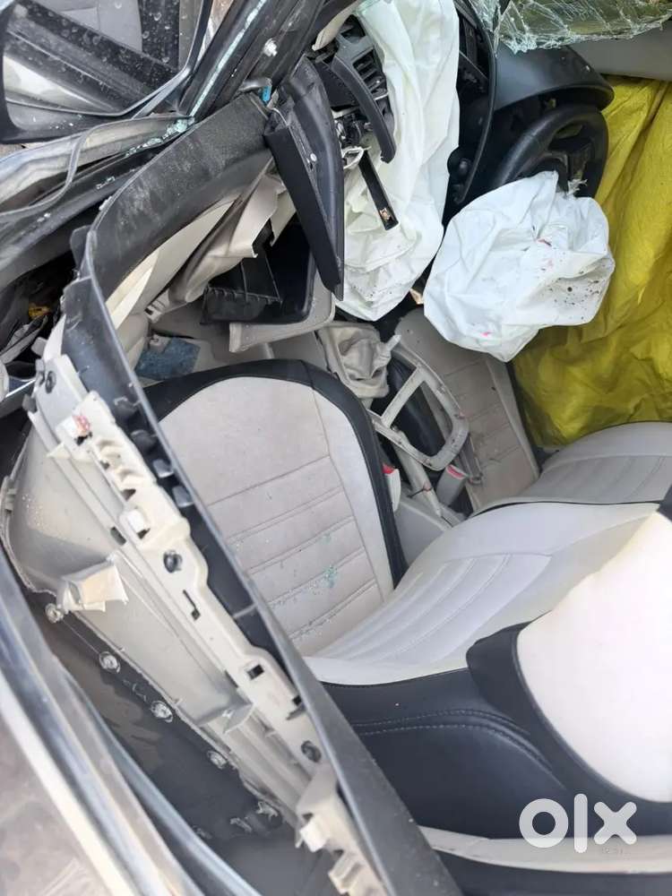 Accident Car Outdoor Damage No Inner