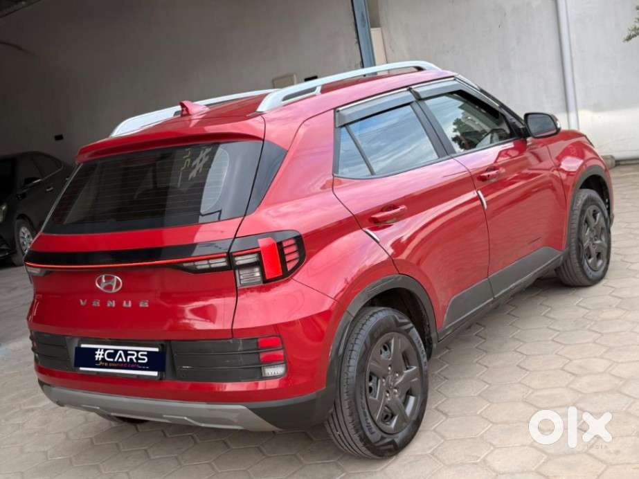 Hyundai Venue 1.2 S (o), 2024, Petrol
