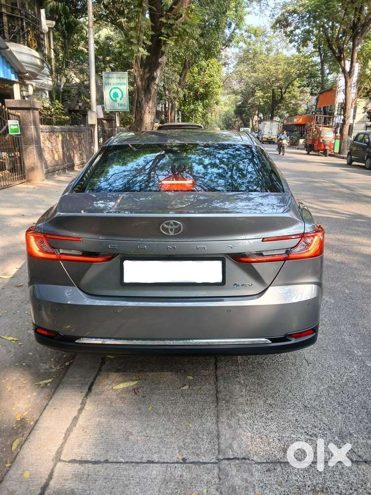 Toyota Camry Hybrid 2026