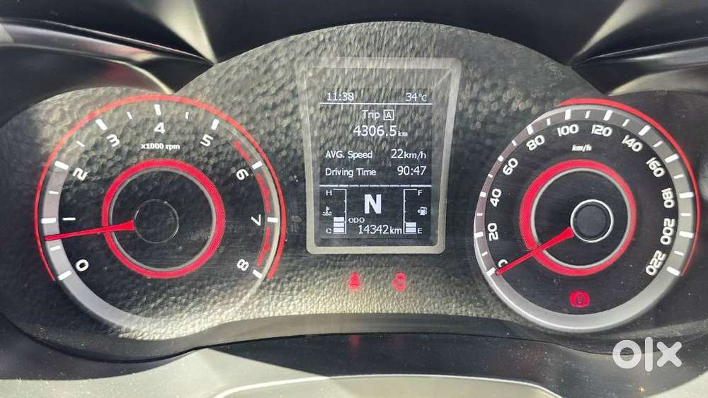 Mahindra Xuv300 1.2 W8 (o) Amt Dual Tone Petrol, 2022, Petrol