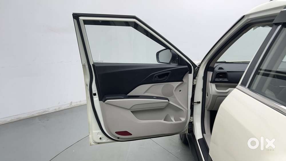 Mahindra Xuv300 W6, 2022, Petrol