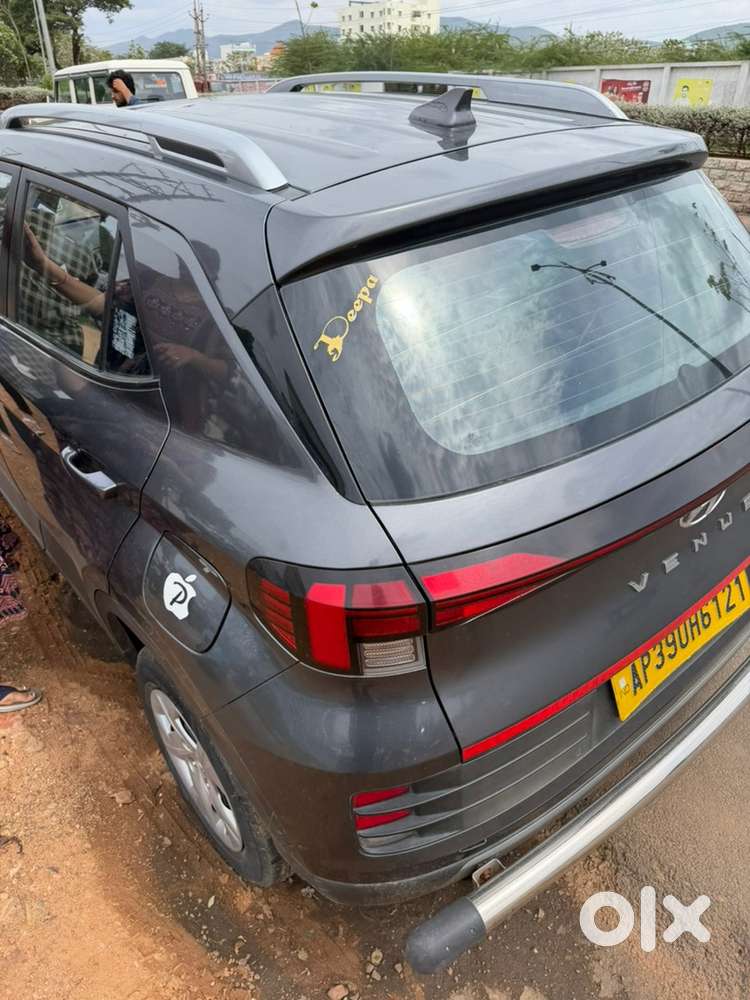 Hyundai Venue 2022 Petrol Well Maintained
