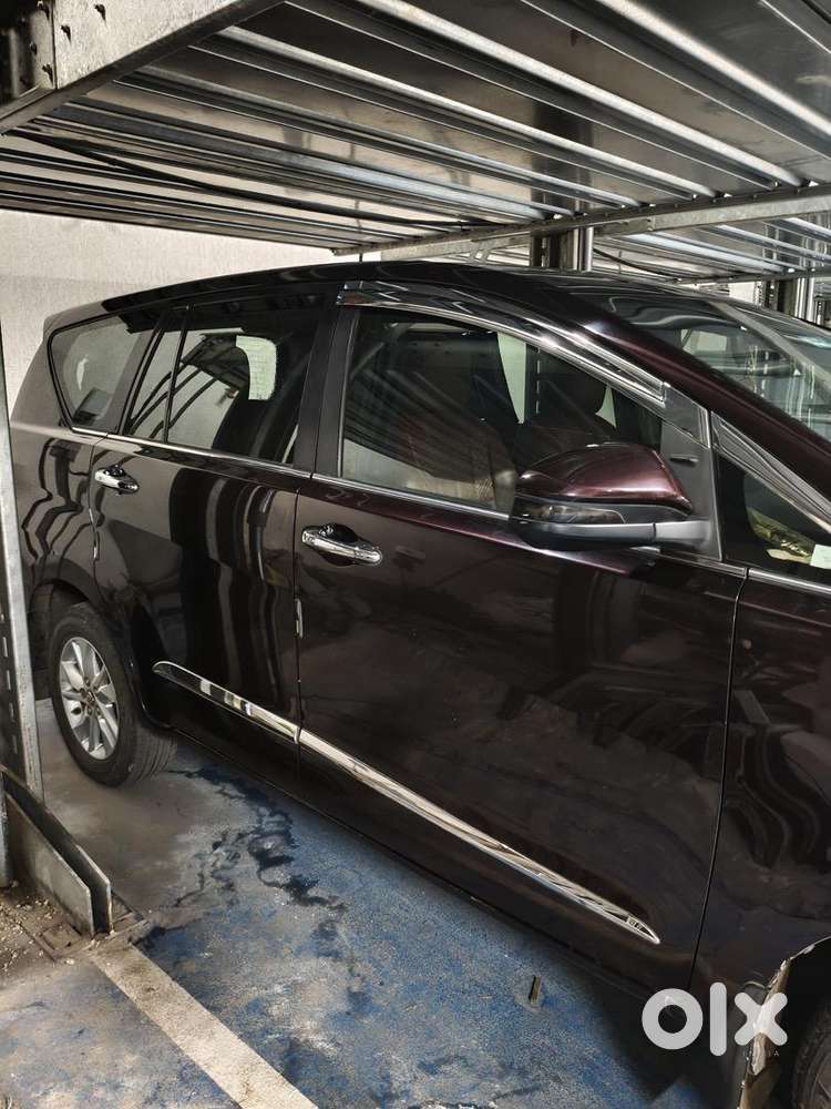 Innova Crysta 2.4 V , Manual