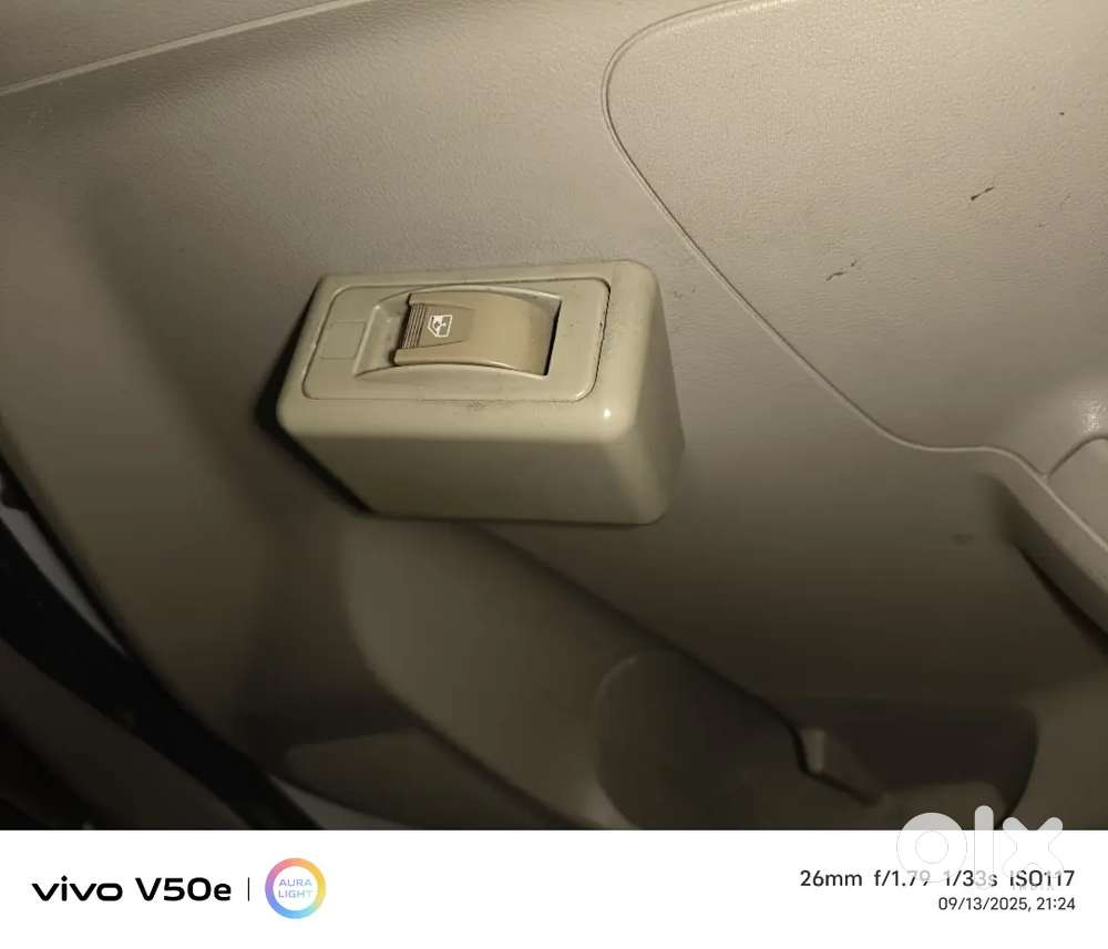 गाड़ी एक दम कड़क है गाड़ी में Lpg लगा हुवा है