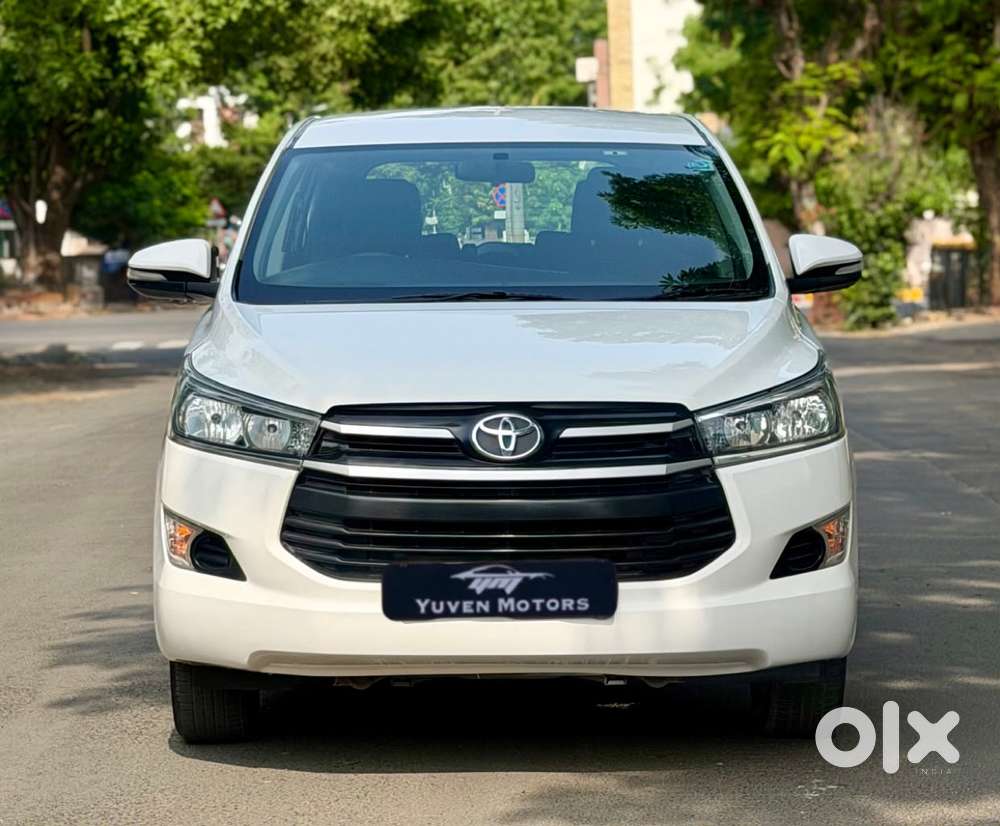 Toyota Innova Crysta 2.4 G Plus Mt 8 Str, 2017, Petrol