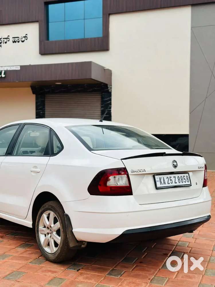 Skoda Rapid Elegance 2013