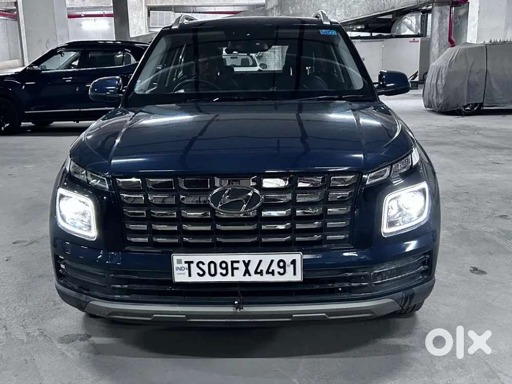 Hyundai Venue Sx 2022 Mt, 27400 Kms Done