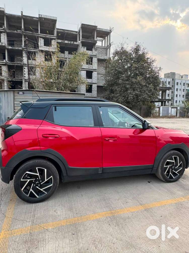 For Sale: Mahindra Xuv3xo Ax7 Diesel Mt (dual Tone)