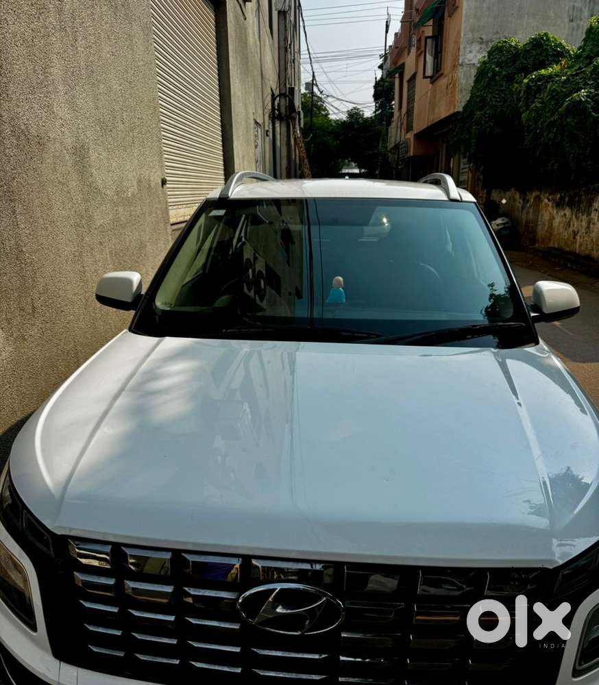 Hyundai New Venue Petrol 40000 Km Driven