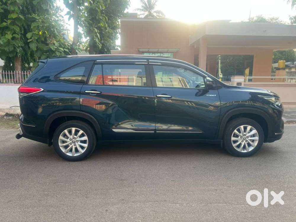 Toyota Innova Hycross 2.0 Vx (o) Hybrid 8 Str, 2024, Petrol