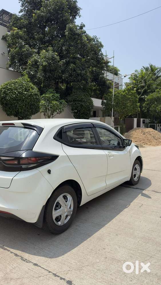 Tata Altroz 1.2 Xe, 2021, Cng & Hybrids