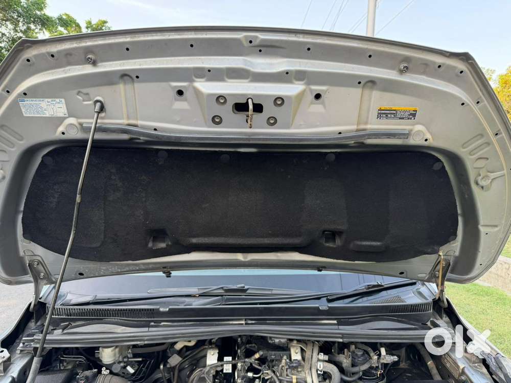 Toyota Innova Crysta 2.4 V 8 Str, 2016, Diesel