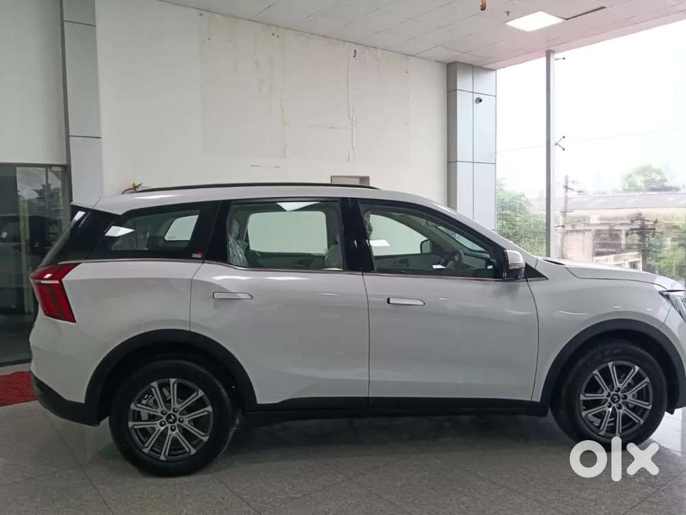Mahindra Xuv700 2.2 Ax 7 Diesel Mt Luxury Pack Str, 2025, Diesel