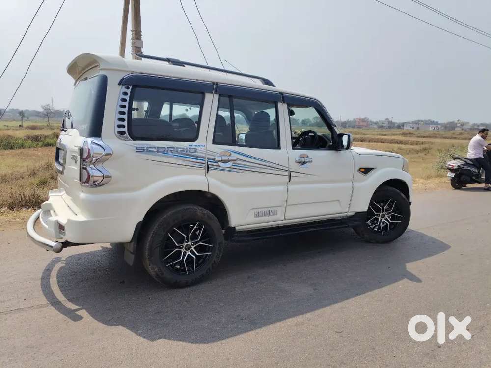 Mahindra Scorpio S6 2015