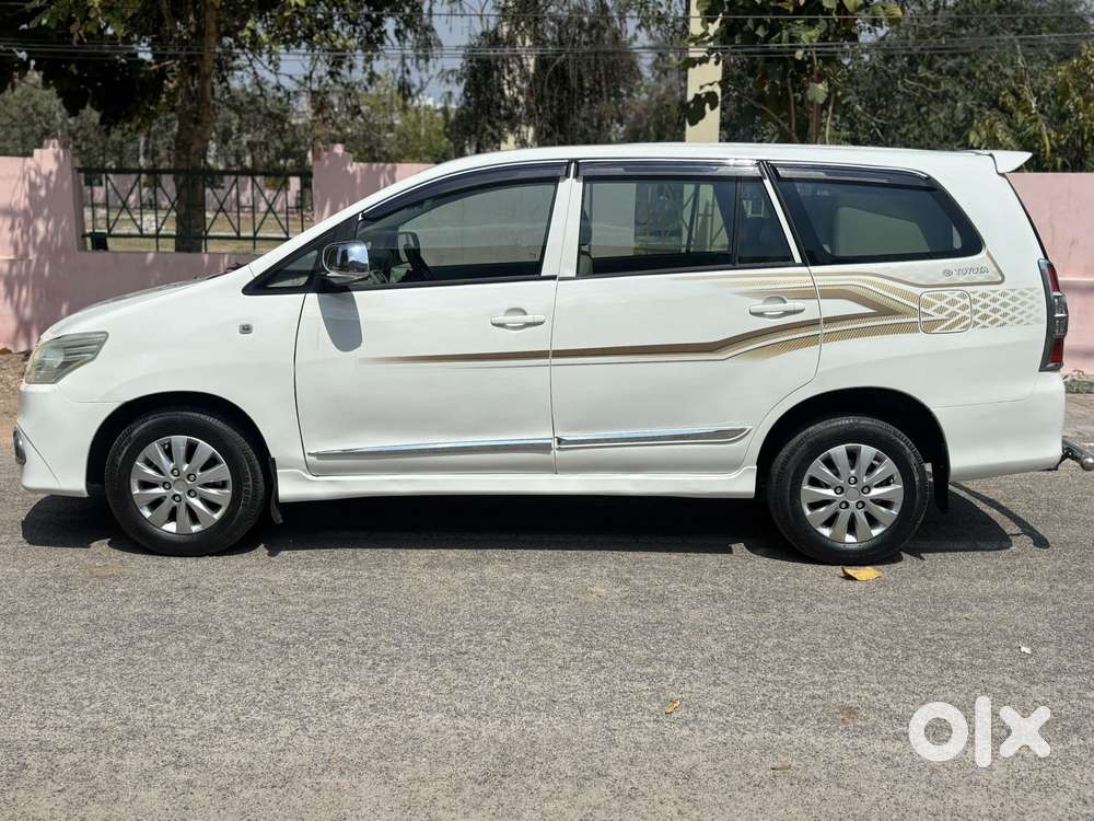 Toyota Innova 2.5 Vx 8 Str Bs-iii, 2014, Diesel
