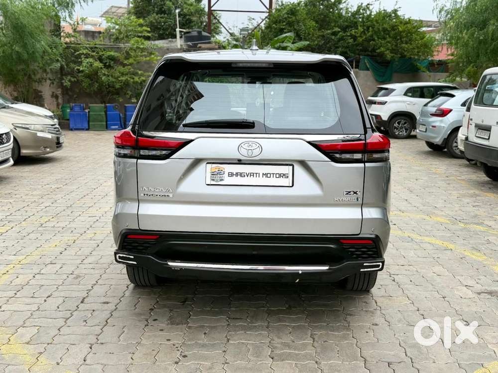 Toyota Innova Hycross 2.0 Zx (o) Hybrid 7 Str, 2024, Petrol