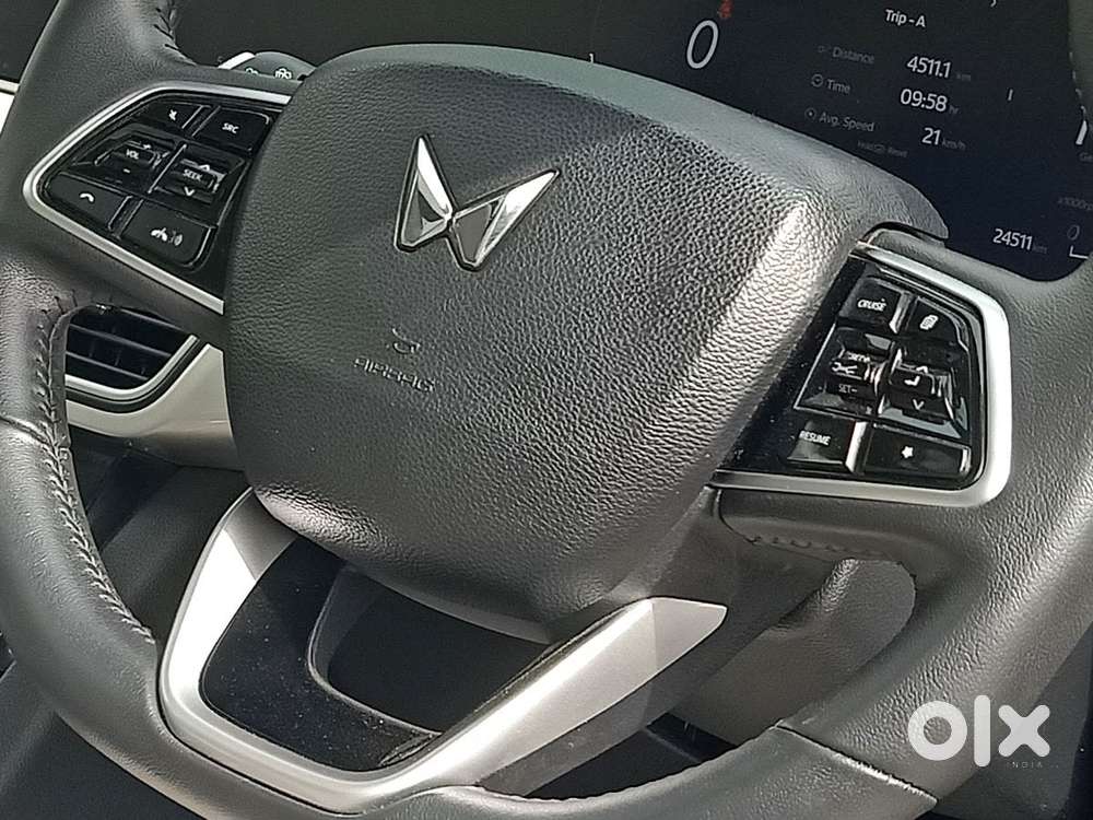 Mahindra Xuv700 2.0 Ax 7 Petrol At Str, 2023, Petrol