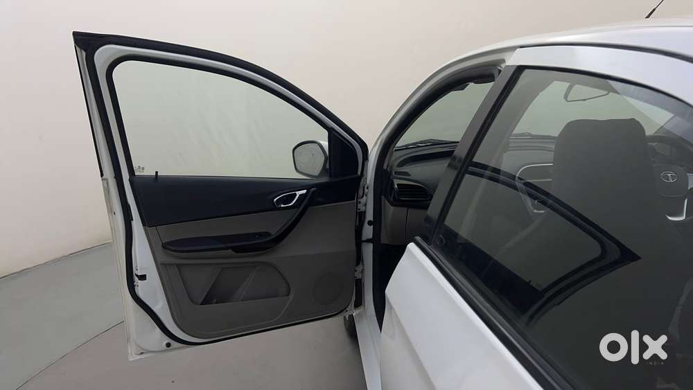 Tata Tiago 1.2 Revotron Xt, 2016, Petrol