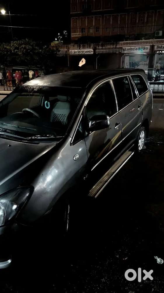 Toyota Innova Vx 7 Petrol 2011