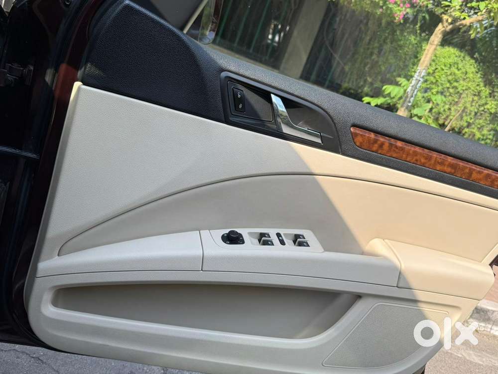 Skoda Superb [2014-2016] 1.8 Style Tsi At, 2015, Petrol