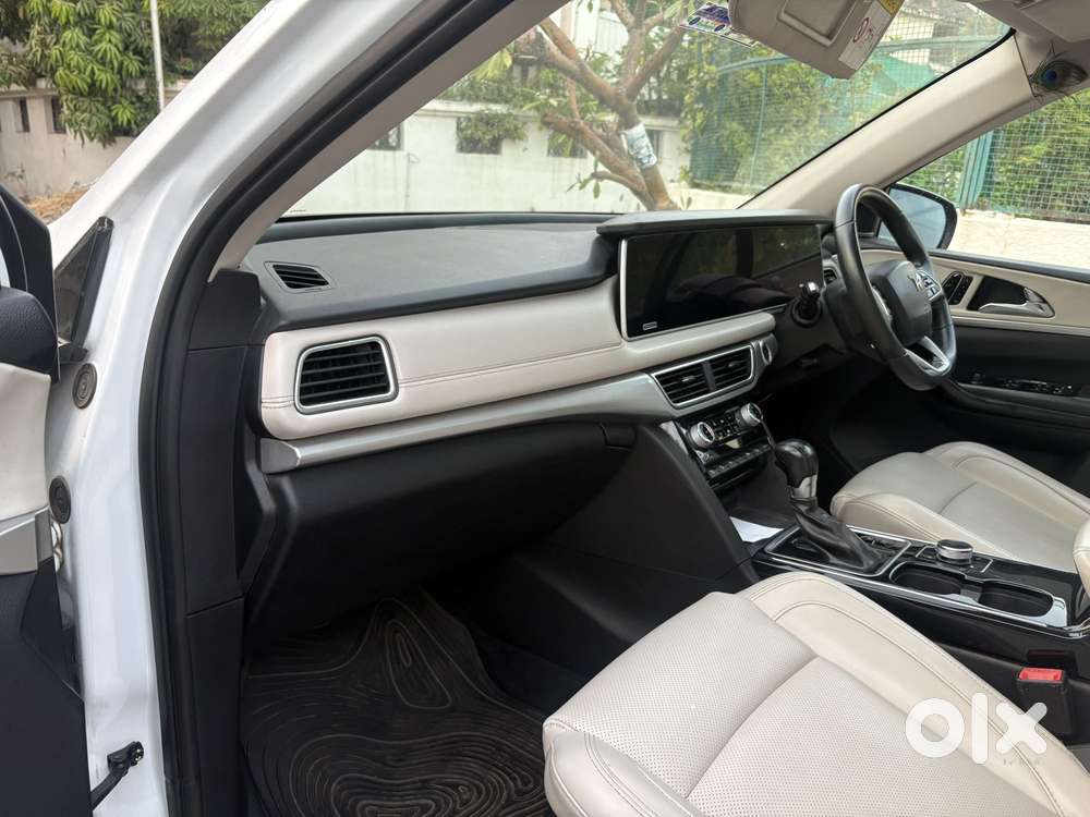 Mahindra Xuv700 2.2 Ax 7 Diesel At Luxury Pack Str Awd, 2022, Diesel