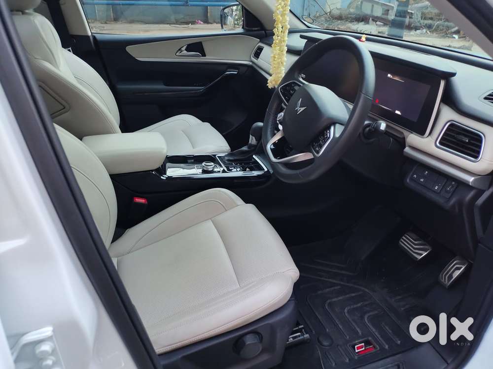 Mahindra Xuv700 2.2 Ax 7 Diesel At Luxury Pack Str Awd, 2023, Diesel
