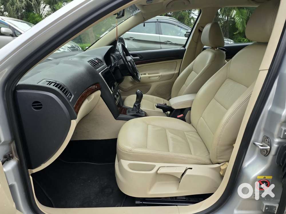 Skoda Laura Ambiente 2.0 Tdi Cr Manual, 2013, Diesel