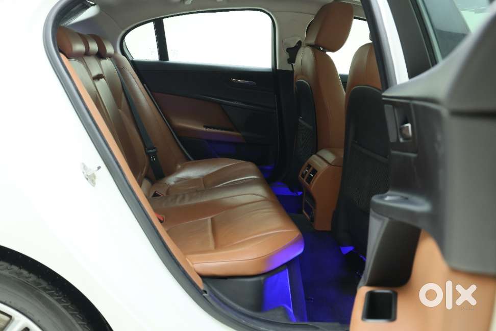 Jaguar Xe Prestige, 2018, Petrol