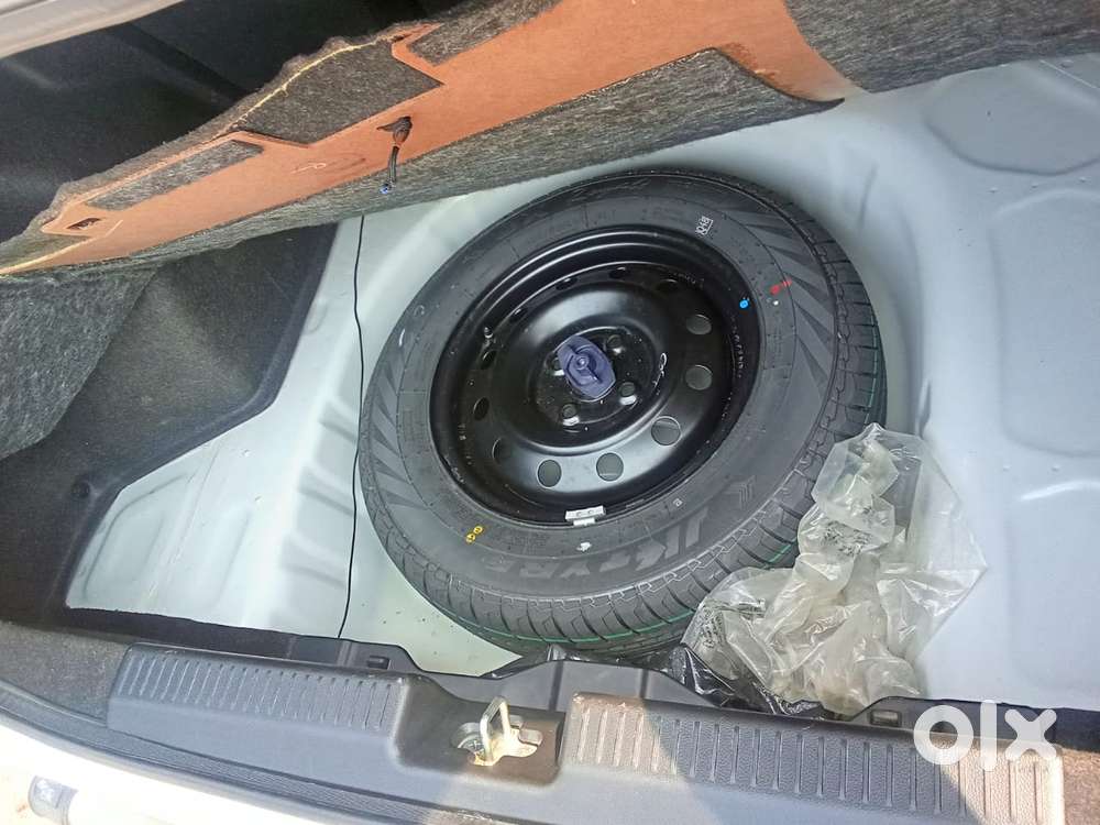 Maruti Suzuki Dzire Vxi Ags, 2024, Petrol