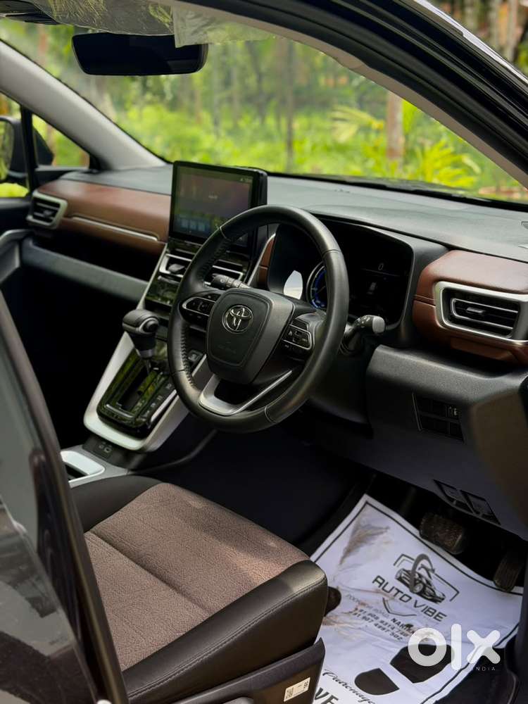 Toyota Innova Hycross 2.0 Vx (o) Hybrid 7 Str, 2023, Petrol