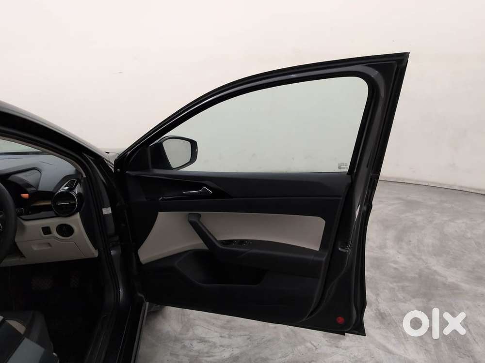 Skoda Slavia Style 1.0l Tsi At, 2022, Petrol