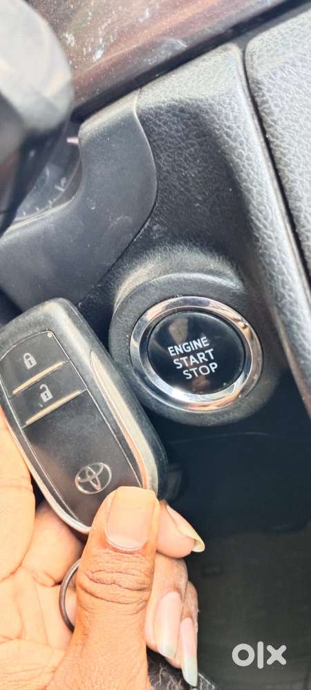 Toyota Innova Crysta 2.4 V 8 Str, 2017, Diesel