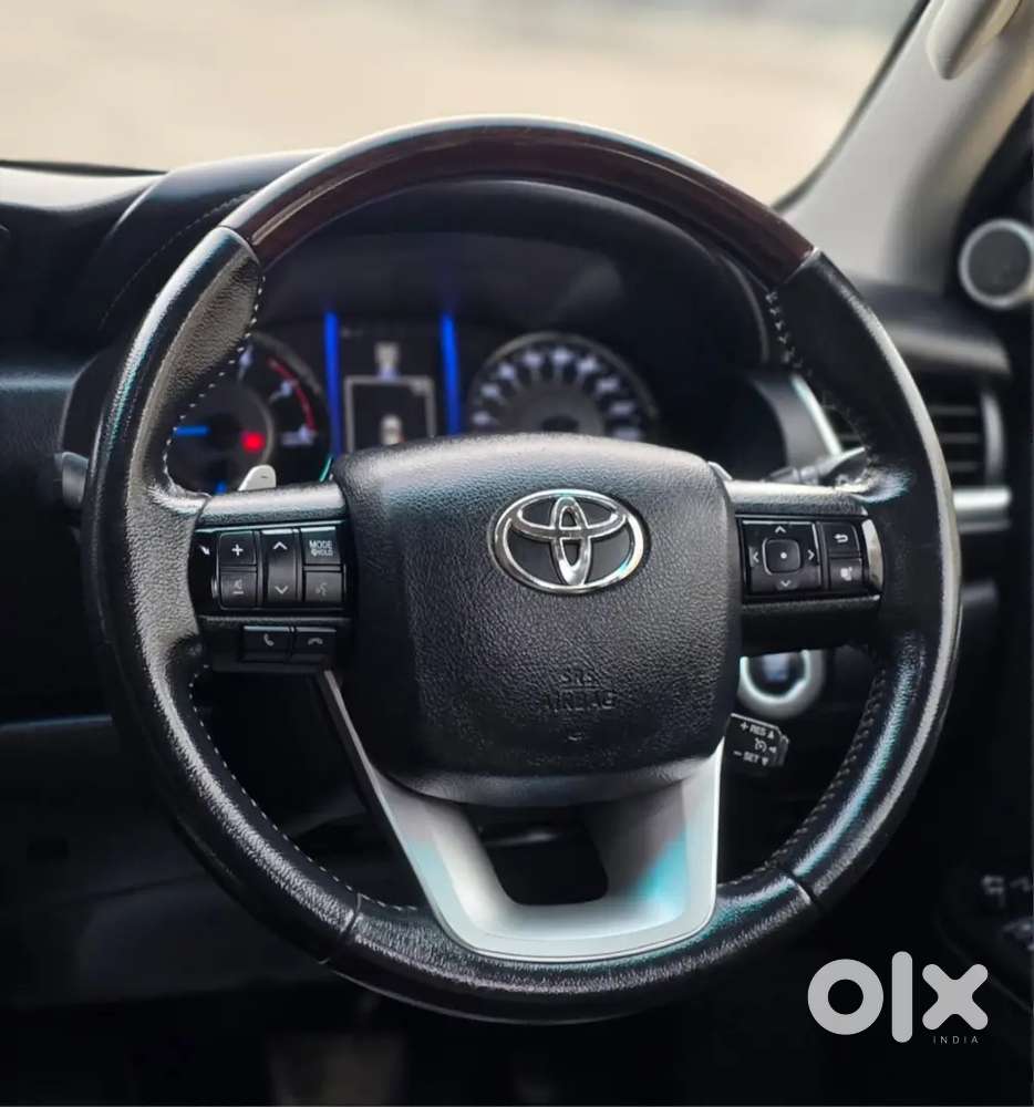 Toyota Fortuner 4x2 Auto Diesel 1st Owner Company Record
