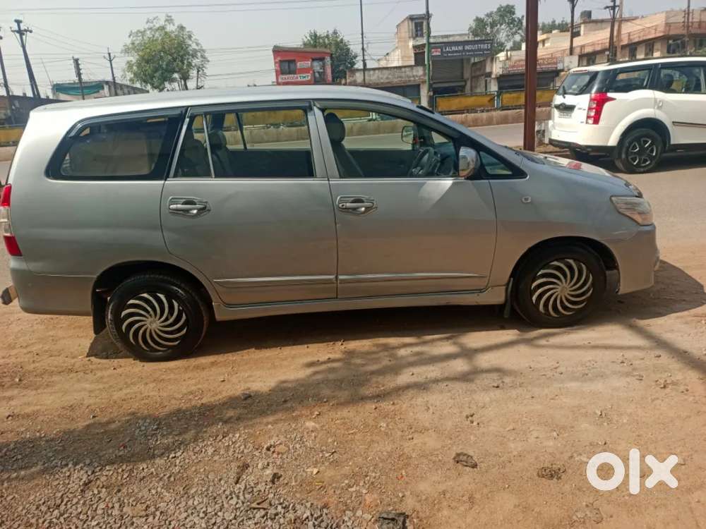 Toyota Innova 2.5 G (diesel) 8 Seater Bs Iv, 2015, Diesel