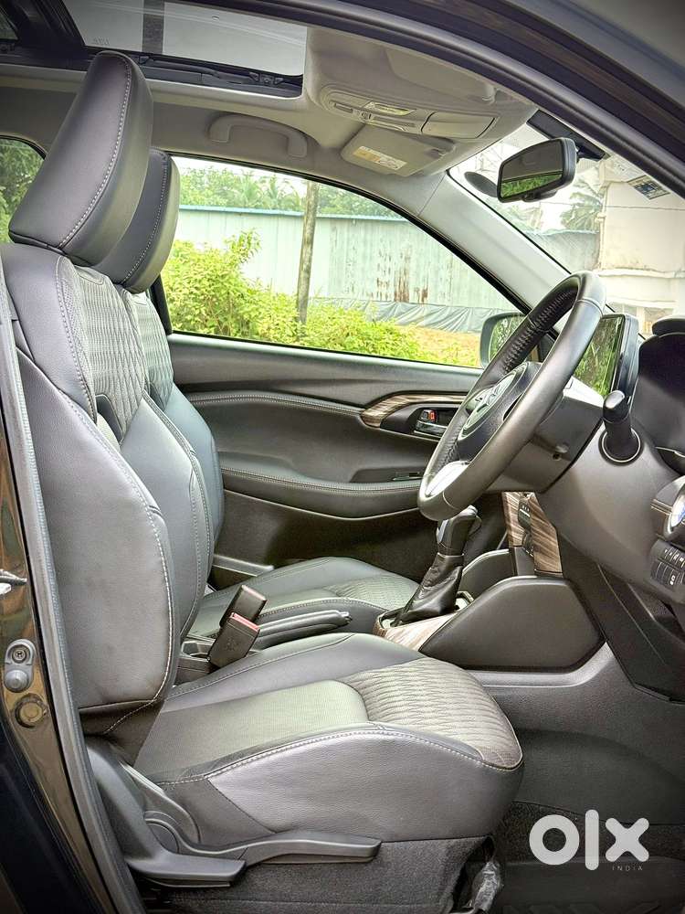 Maruti Suzuki Grand Vitara 1.5 Alpha Plus Intelligent Hybrid Ecvt, 2..