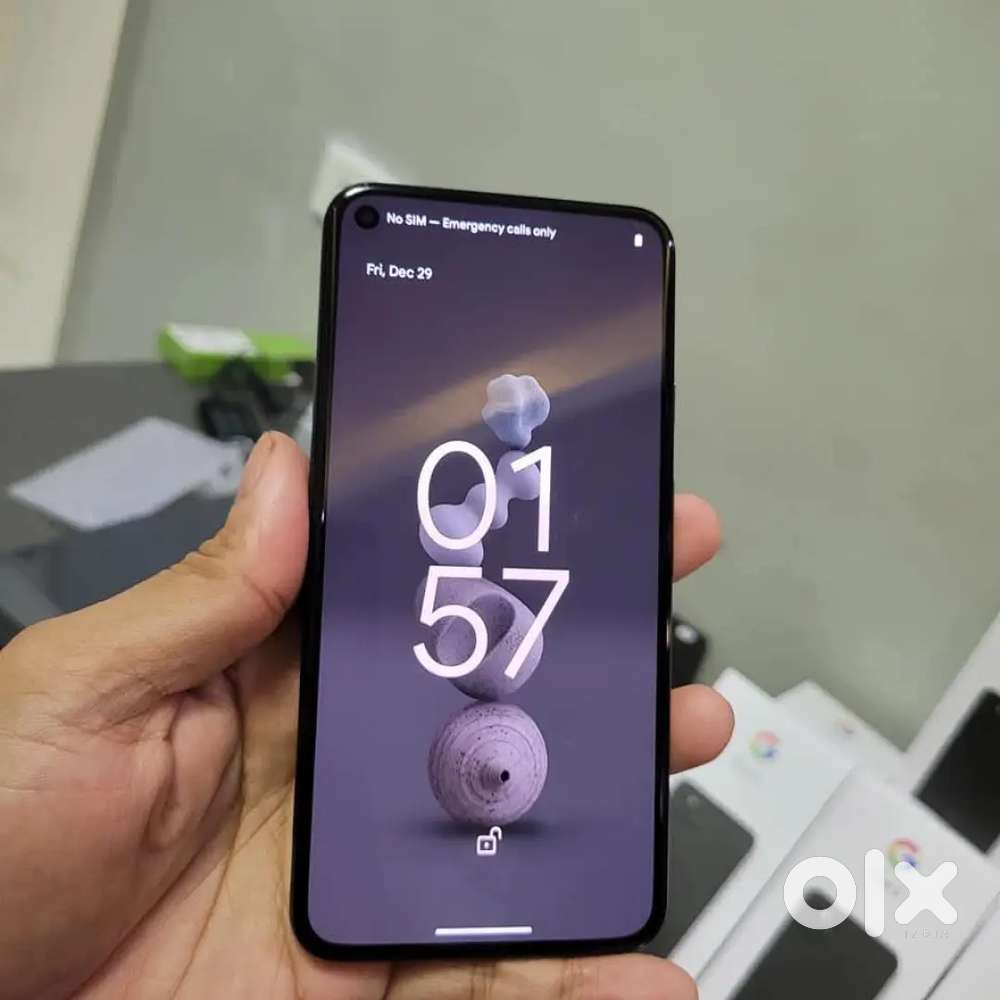 Google pixel 5 ( 8gb + 128gb) just black sorta saga available