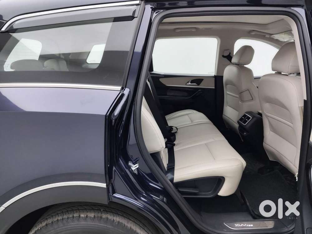 Mahindra Xuv700 2.0 Ax 7 Petrol At Str, 2023, Petrol